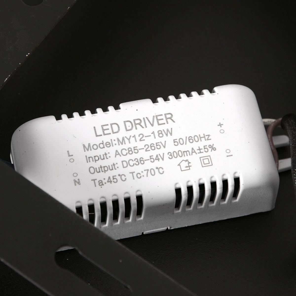 Plafondlamp Ringlux 3655ZW zwarte plafondlamp met warm LED licht