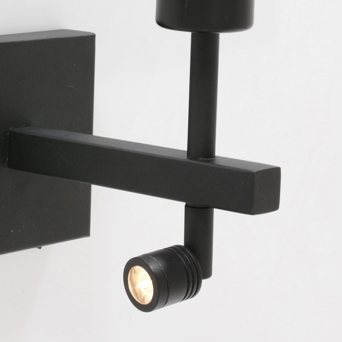 Zwarte wandlamp met leeslamp en kap