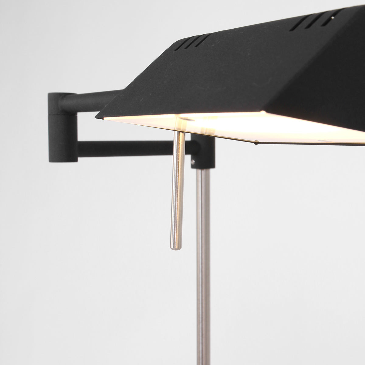 Zwarte vloerlamp Karl 5895ZW met dimmer en in hoogte verstelbaar