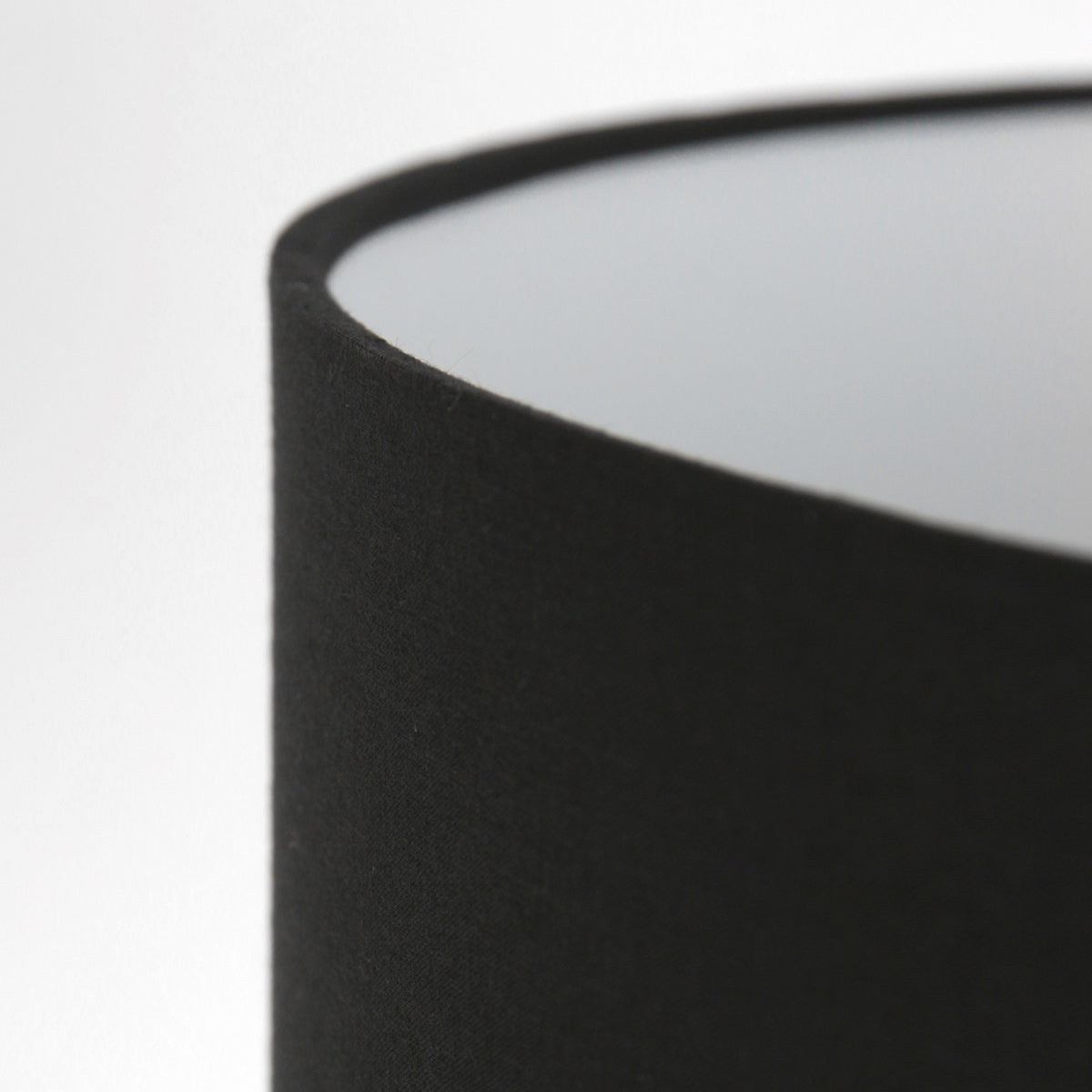 Vloerlamp Triek 7175ZW met zwart linnen kap Ø40 cm