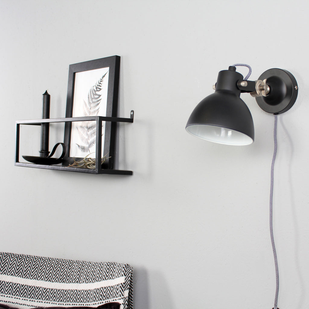 Zwarte stoere wandlamp Cera 7647ZW met kleine fitting E14